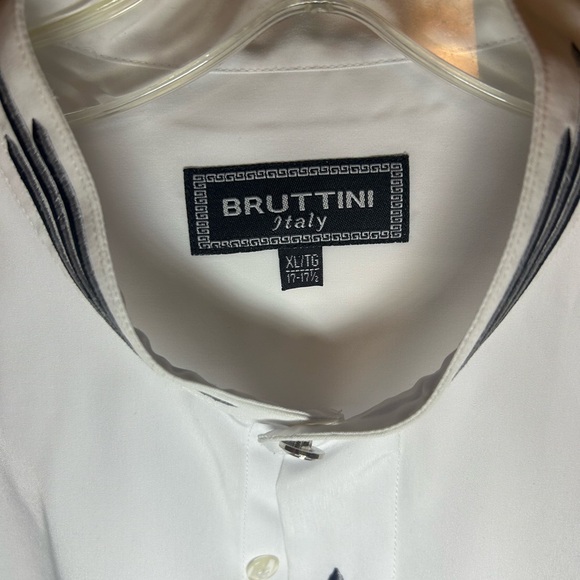 Bruttini Italy embroidered collar white button up longsleeve - Picture 2 of 8